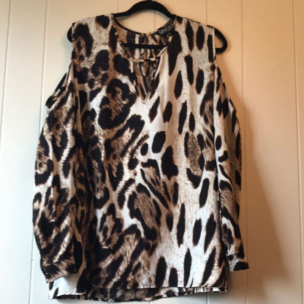 Boutique cold shoulder top
